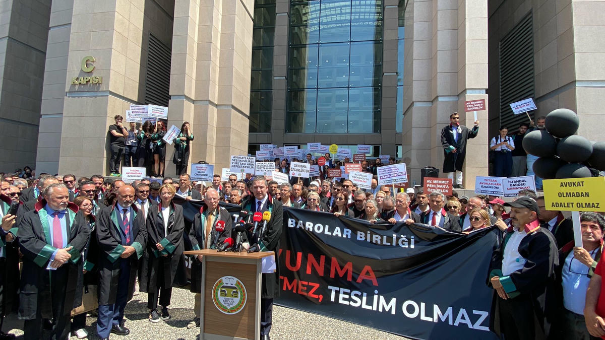 Avukatlardan Mehmet Pehlivan protestosu